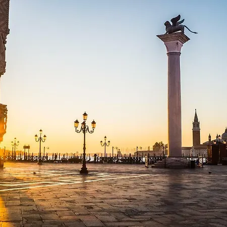 Ca Zulian Amazing Canal View Apartment Veneza Exterior foto